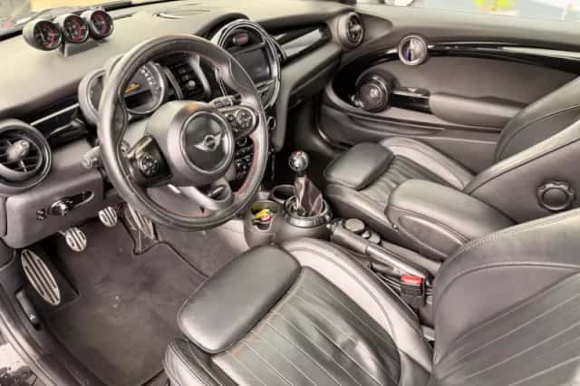 MINI Cooper S (2017) thumbnail 2