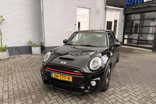 MINI Cooper S (2017) thumbnail 5