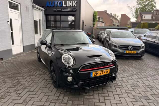 MINI Cooper S (2017) thumbnail 6