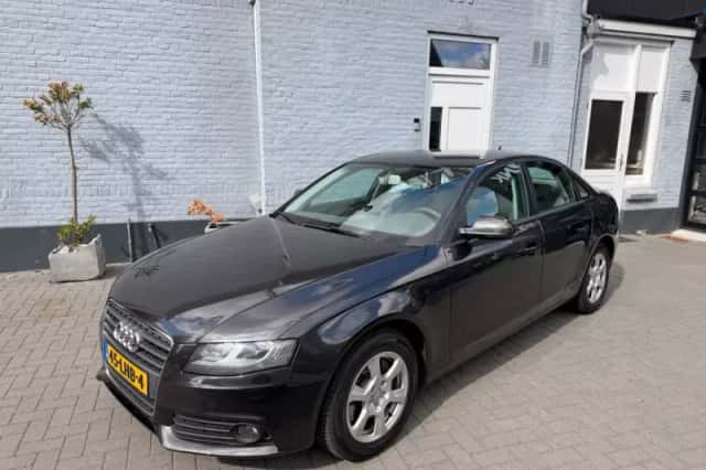 Audi A4 (2010) thumbnail 1