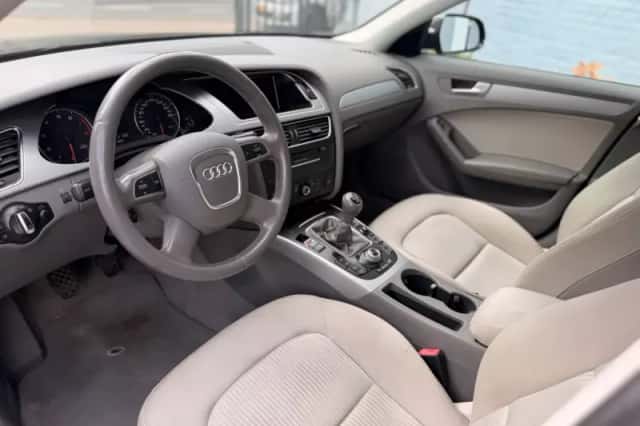 Audi A4 (2010) thumbnail 2