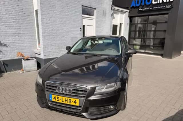 Audi A4 (2010) thumbnail 5