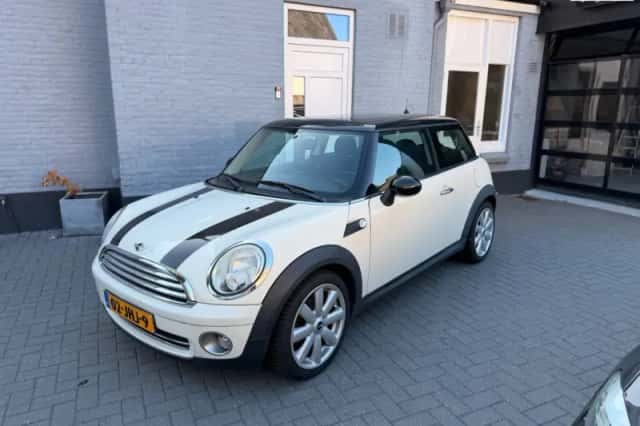 MINI Cooper (2009) thumbnail 1