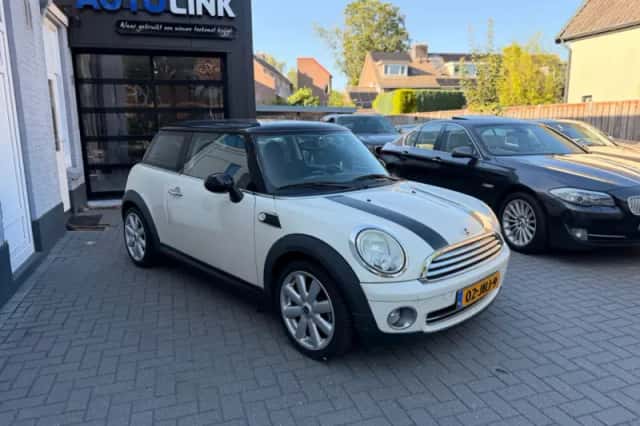 MINI Cooper (2009) thumbnail 3