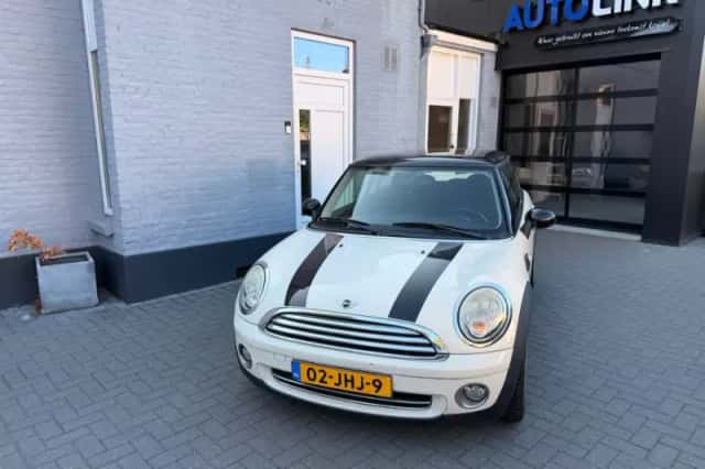 MINI Cooper (2009) thumbnail 5
