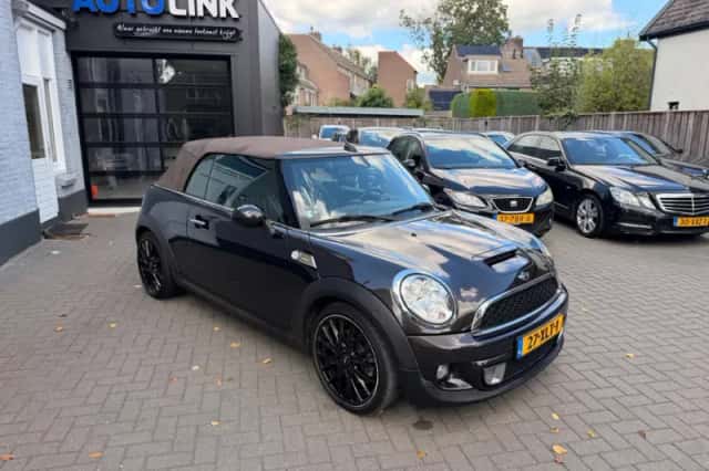 MINI Cabrio (2012) thumbnail 3