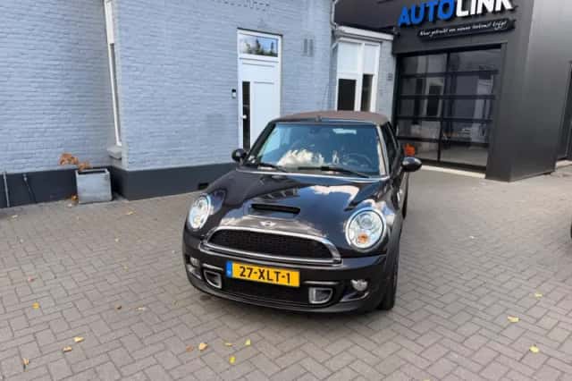 MINI Cabrio (2012) thumbnail 5