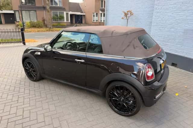MINI Cabrio (2012) thumbnail 6