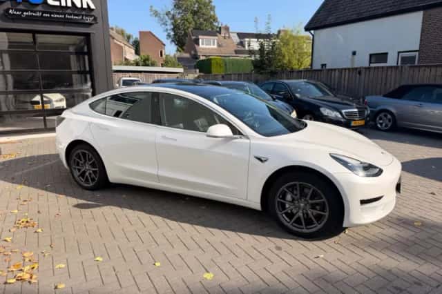 Tesla Model 3 (2019) thumbnail 3
