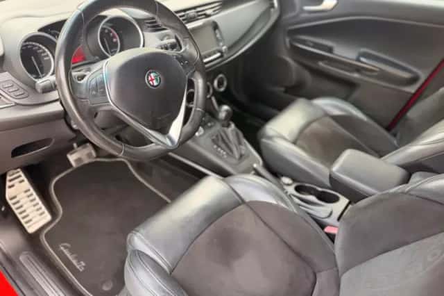 Alfa Romeo Giulietta (2016) thumbnail 2