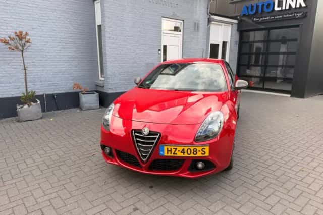 Alfa Romeo Giulietta (2016) thumbnail 5