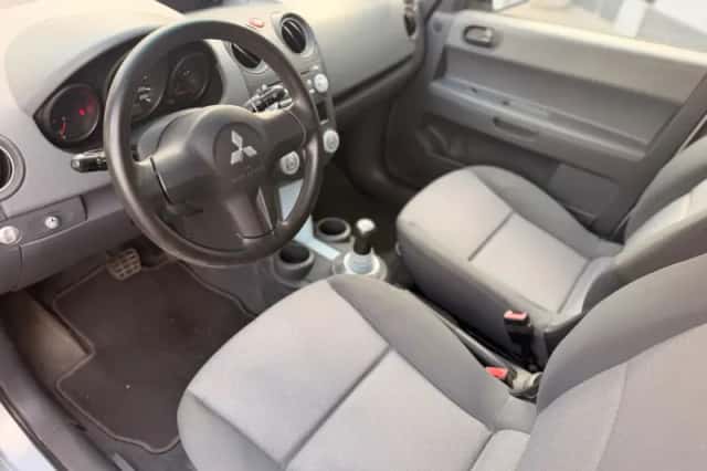 Mitsubishi Colt (2004) thumbnail 2