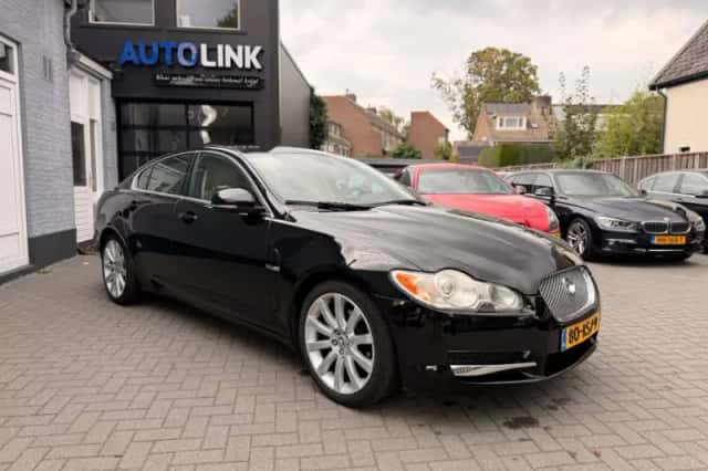 Jaguar XF (2010) thumbnail 3