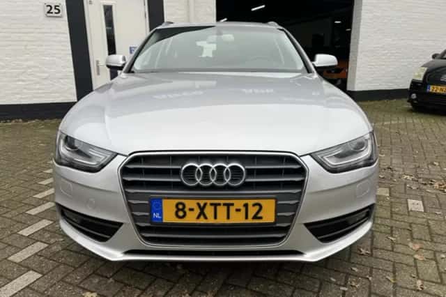 Audi A4 (2014) thumbnail 5