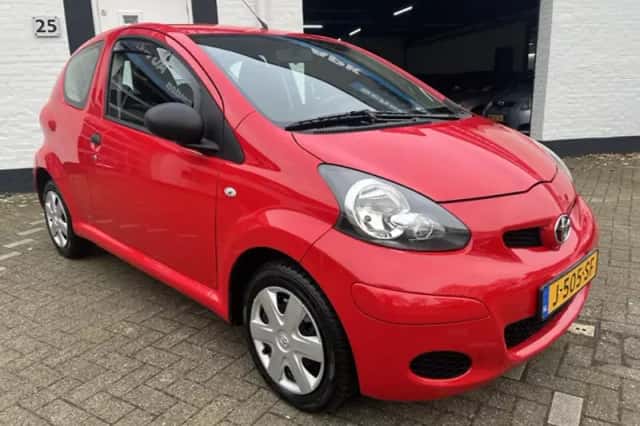 Toyota Aygo (2009) thumbnail 2