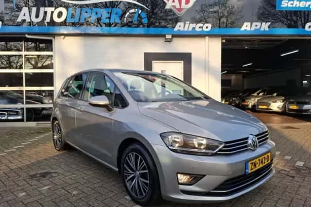 Volkswagen Golf (2016) thumbnail 2