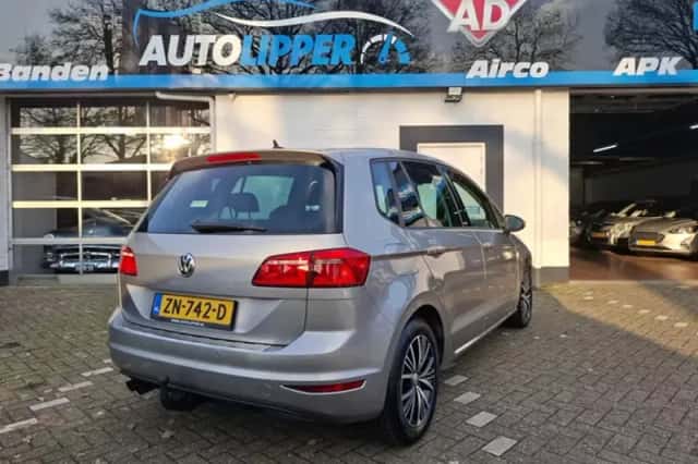 Volkswagen Golf (2016) thumbnail 4
