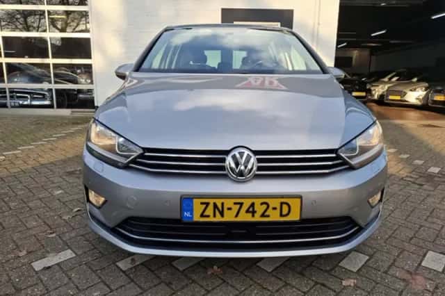 Volkswagen Golf (2016) thumbnail 5