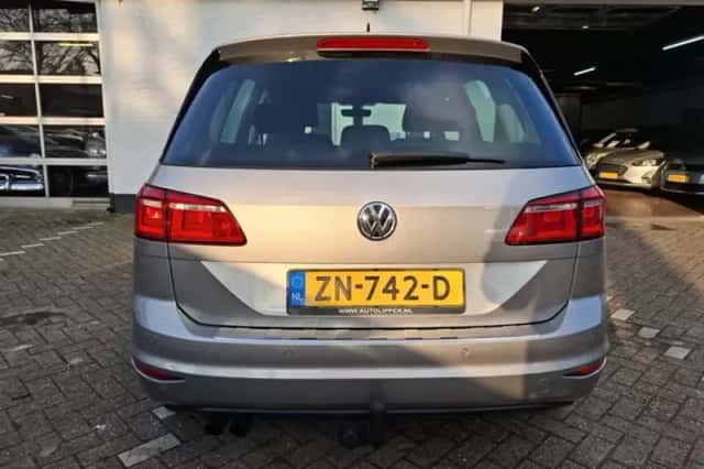 Volkswagen Golf (2016) thumbnail 6