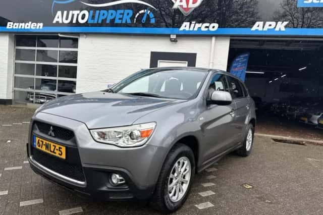 Mitsubishi ASX (2010) thumbnail 1