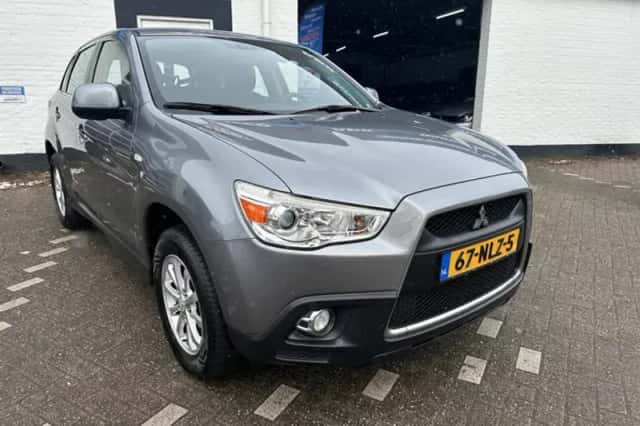 Mitsubishi ASX (2010) thumbnail 2