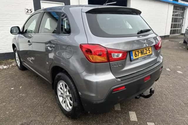 Mitsubishi ASX (2010) thumbnail 3
