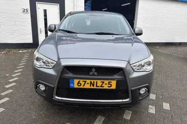 Mitsubishi ASX (2010) thumbnail 4