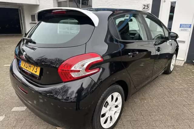 Peugeot 208 (2014) thumbnail 4