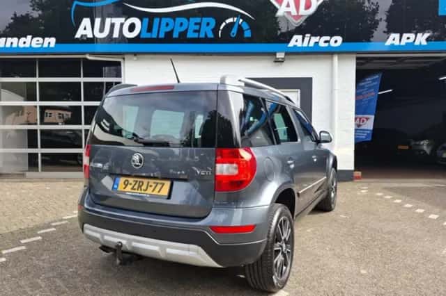 Škoda Yeti (2015) thumbnail 3