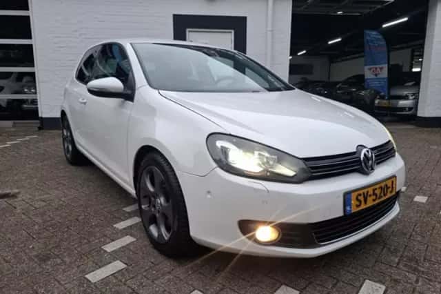 Volkswagen Golf (2010) thumbnail 2
