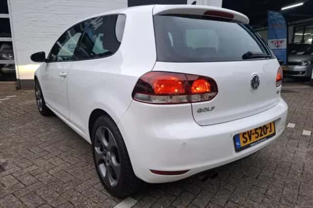 Volkswagen Golf (2010) thumbnail 4