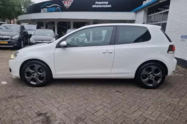 Volkswagen Golf (2010) thumbnail 5