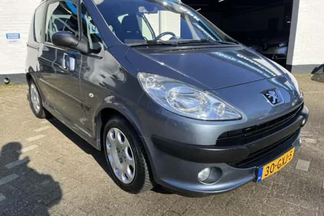 Peugeot 1007 (2008) thumbnail 2