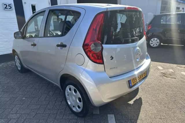 Opel Agila (2011) thumbnail 3
