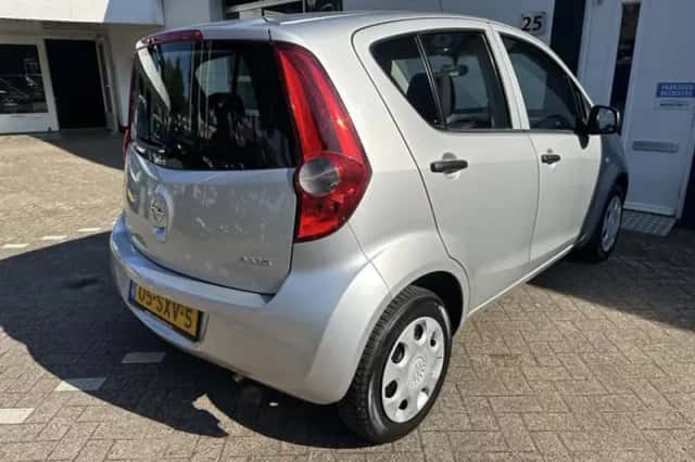 Opel Agila (2011) thumbnail 4
