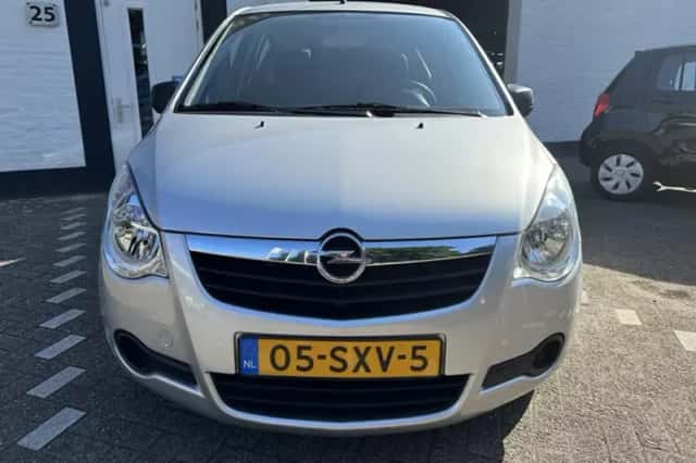 Opel Agila (2011) thumbnail 6