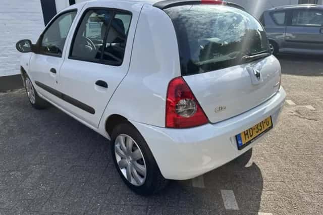Renault Clio (2012) thumbnail 3