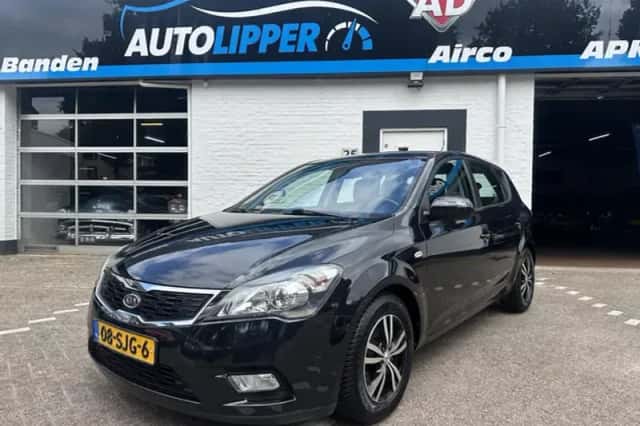 Kia Cee'd (2012) thumbnail 1