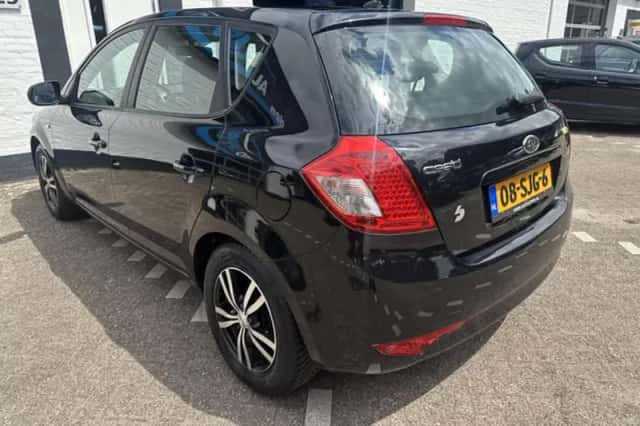 Kia Cee'd (2012) thumbnail 3