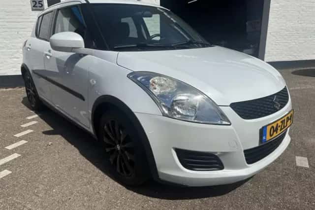 Suzuki Swift (2013) thumbnail 2