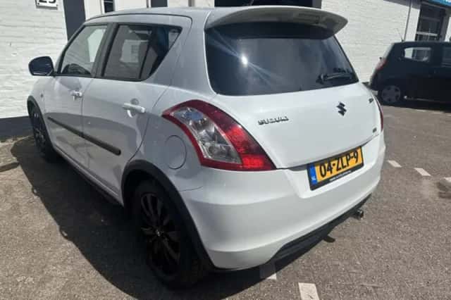 Suzuki Swift (2013) thumbnail 3