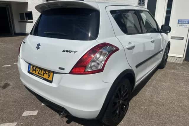 Suzuki Swift (2013) thumbnail 4