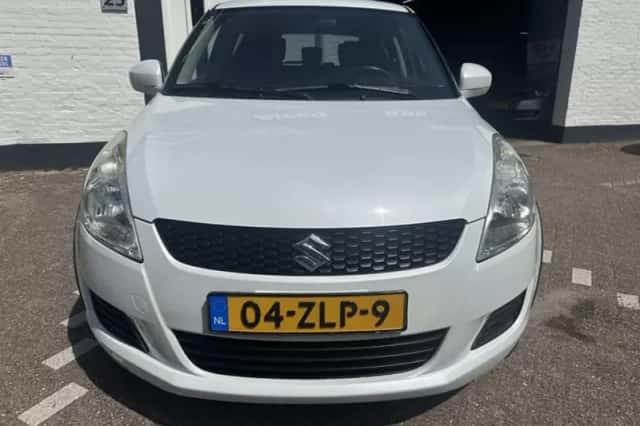 Suzuki Swift (2013) thumbnail 5