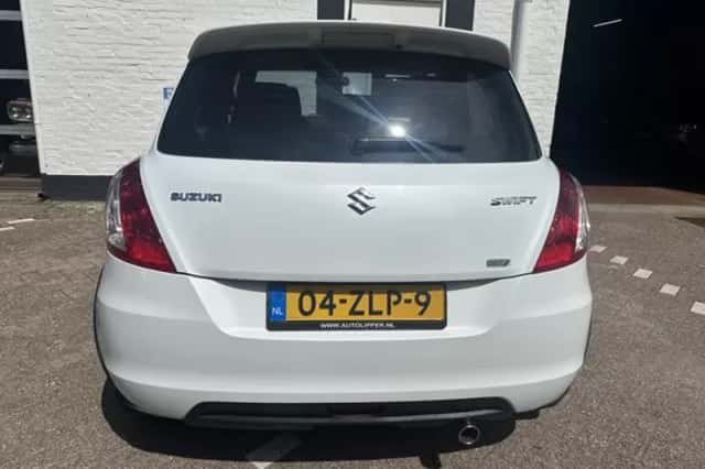 Suzuki Swift (2013) thumbnail 6