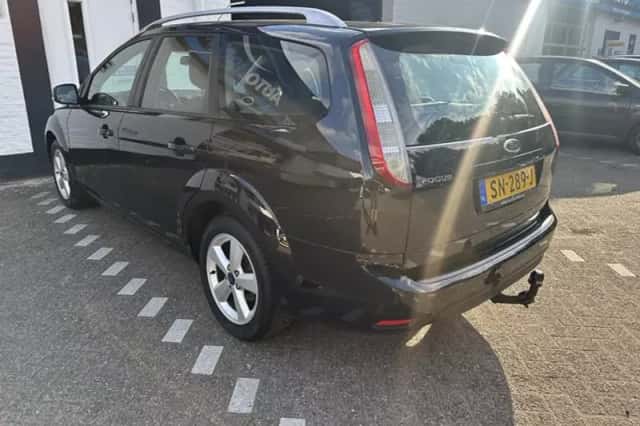 Ford Focus (2009) thumbnail 3