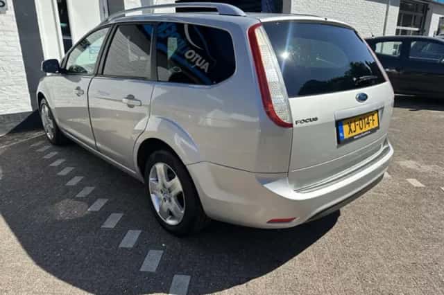Ford Focus (2008) thumbnail 3