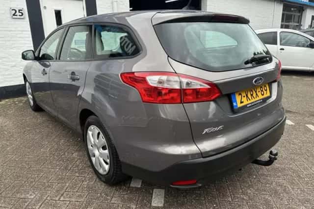 Ford Focus (2013) thumbnail 3