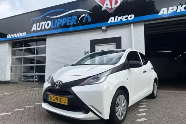 Toyota Aygo (2017) thumbnail 1