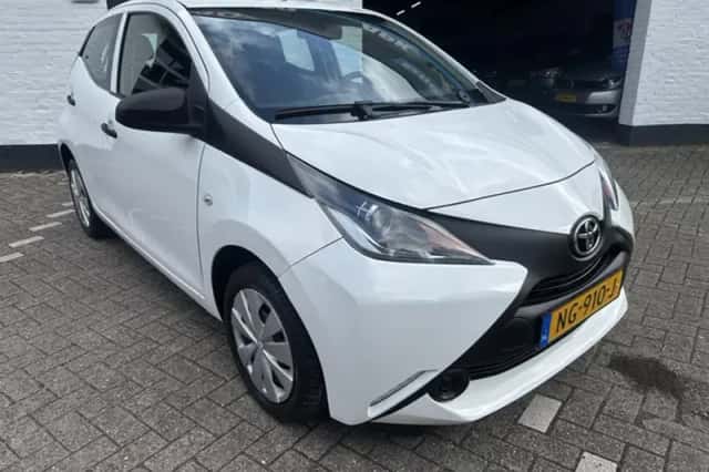 Toyota Aygo (2017) thumbnail 2