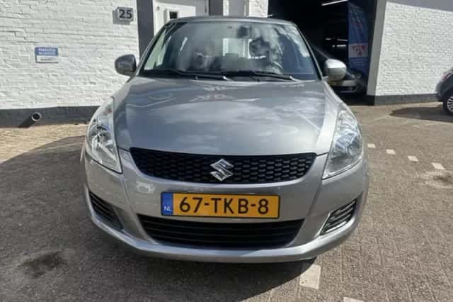 Suzuki Swift (2012) thumbnail 3